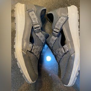 Baretraps sneakers size 9.5